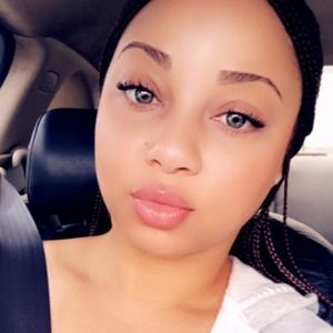 Meet your Posher, Dominique